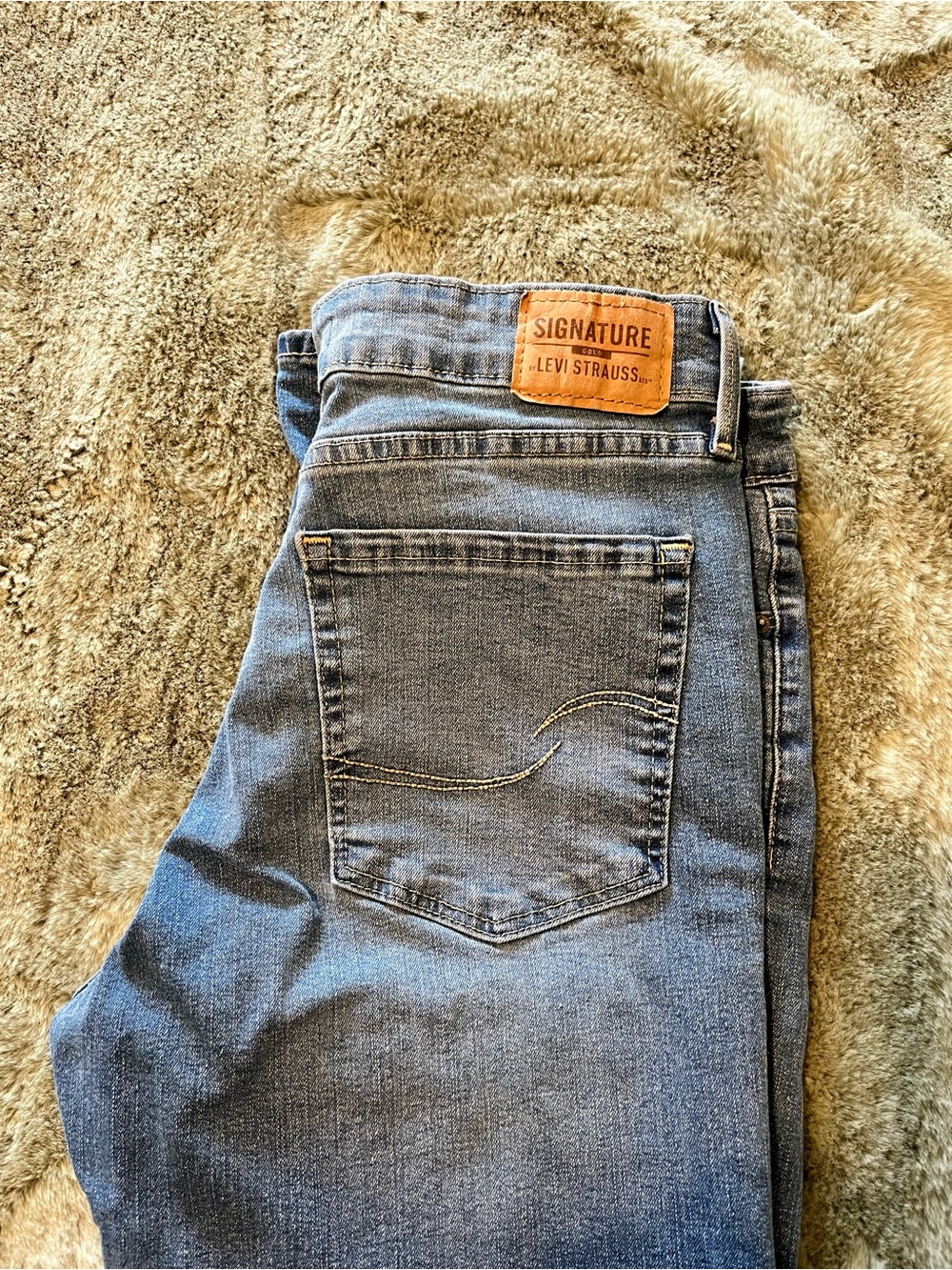 Signature by Levi Strauss High-Rise Jeans in Medium Blue - Picture 3 of 5